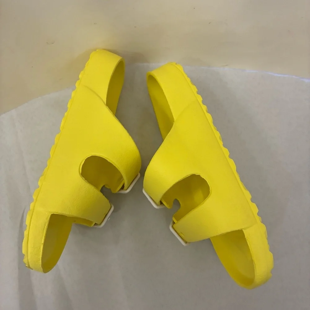 Olivia Miller Girls Yellow Double Buckle Slide Sandals Size 1